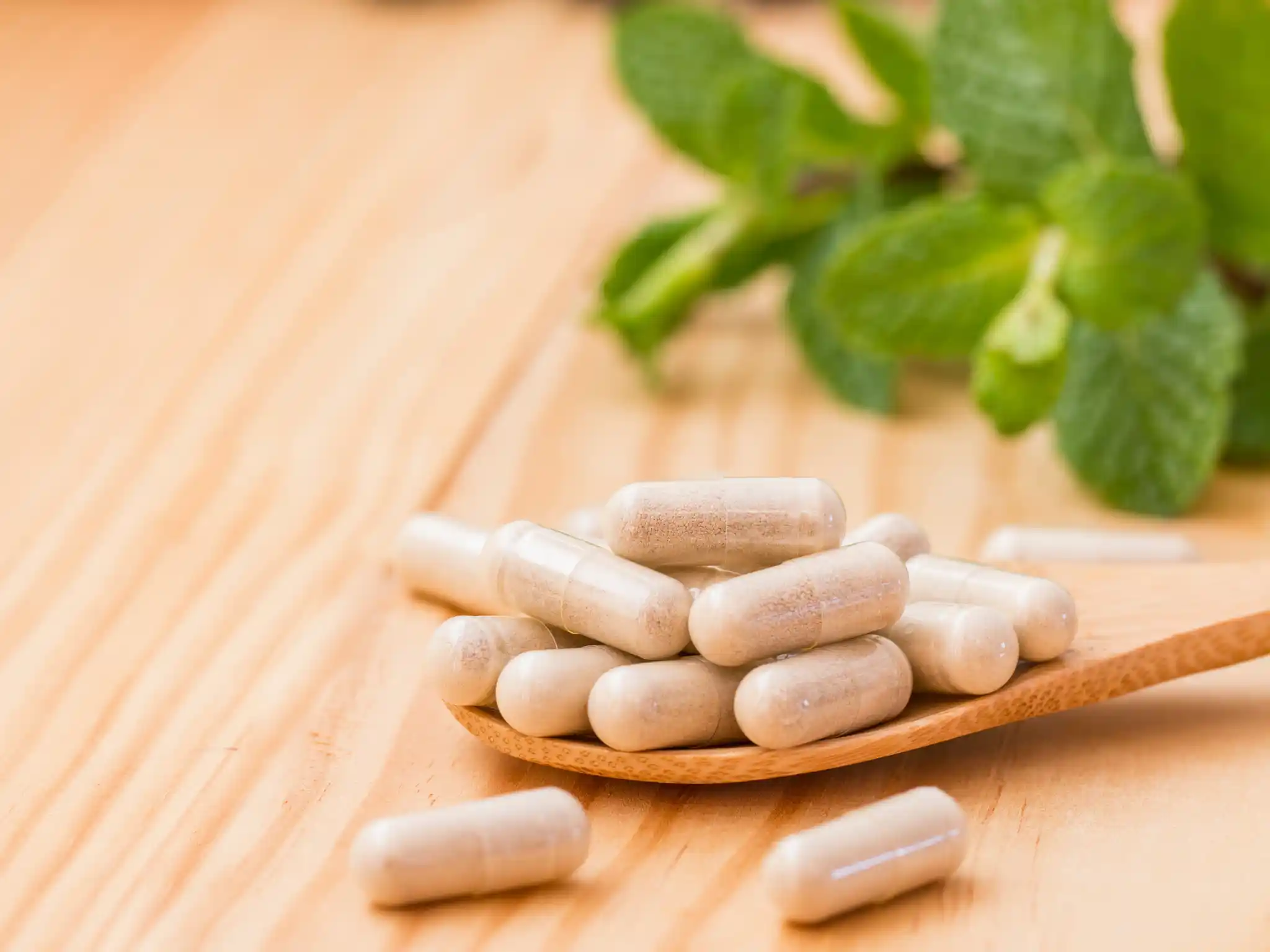 Cucchiaio con integratore alimentare vitamina B12